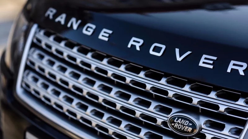 What are the benefits of looking for a range rover on rent?