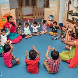 What are the major advantages of going to Montessori schools?